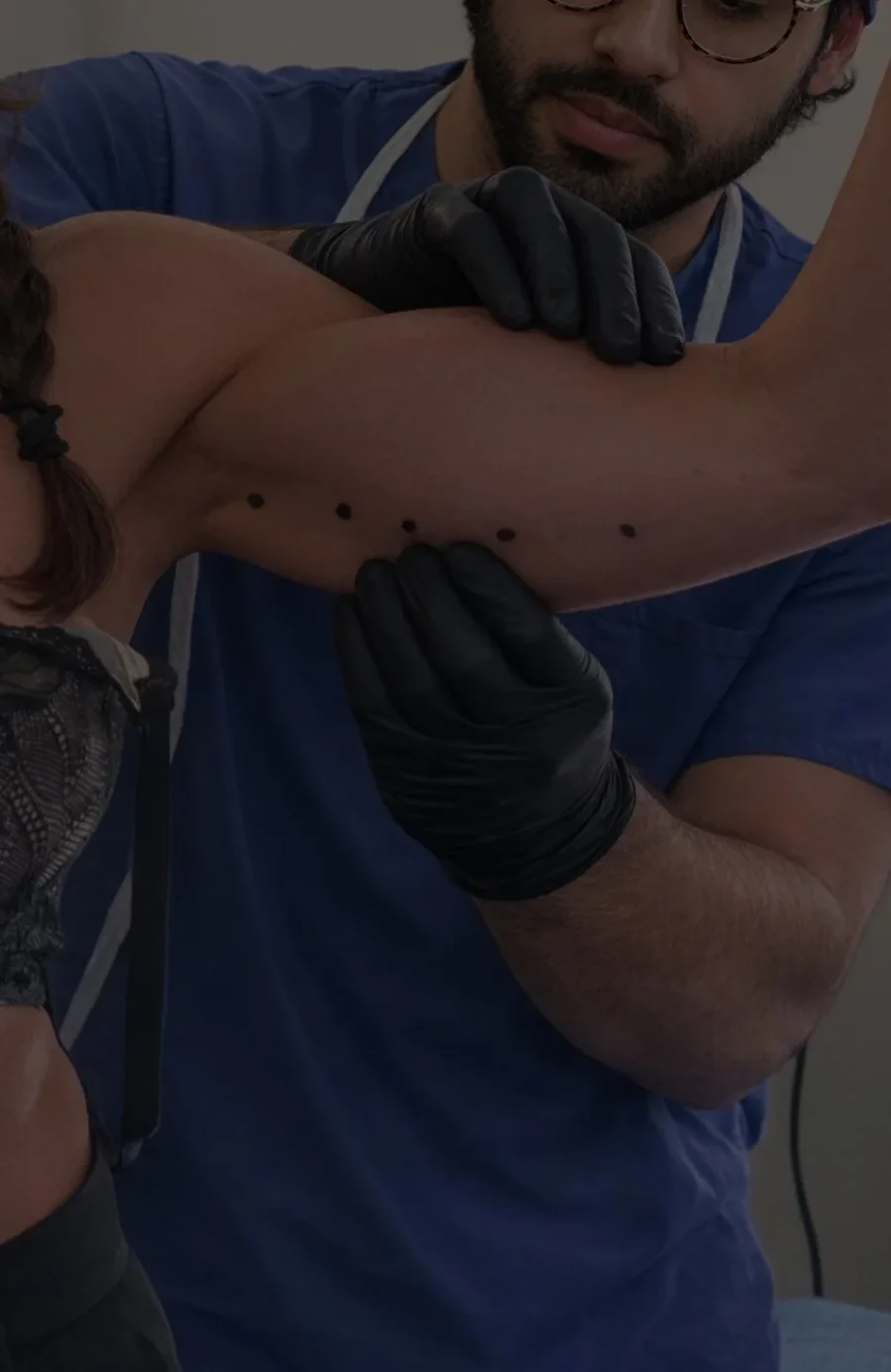 arm contouring being carried out at Dr Sultan's clinic on Hollywood Road, Chelsea